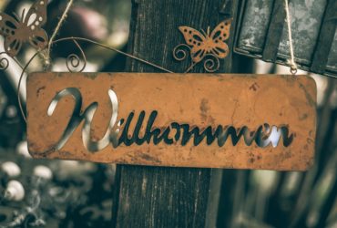 Schild 'Willkommen'